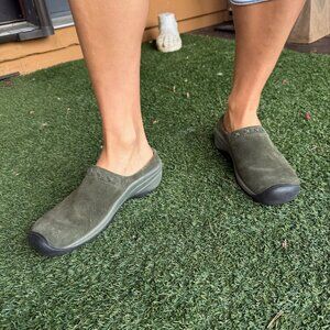 KEEN Chambers Women's Size 8.5 Clog Slip-On Mule - Olive Green Suede